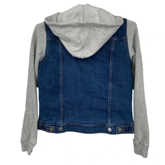 Levi's denim jacket, size Medium — excellent condition, worn once. - Picture 2 of 3